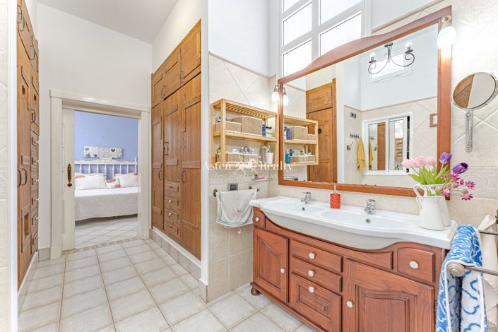 Image No.22-6 Bed Villa for sale