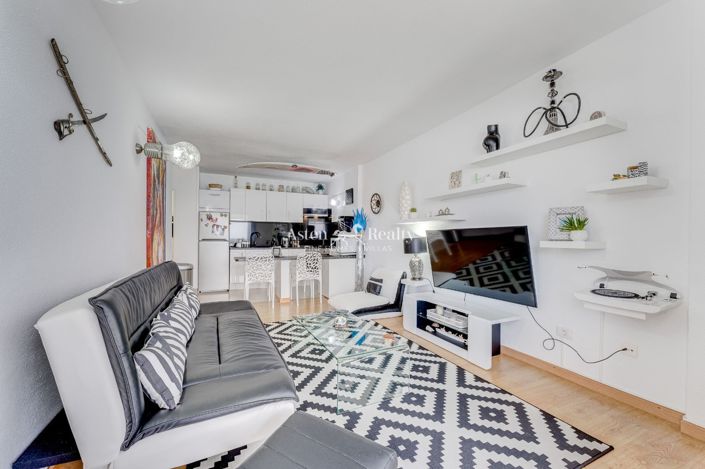 Image No.12-2 Bed Apartment for sale