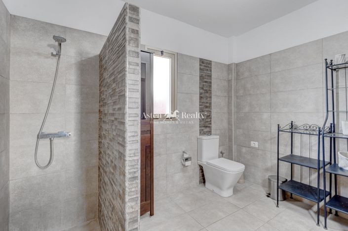 Image No.19-3 Bed Villa for sale