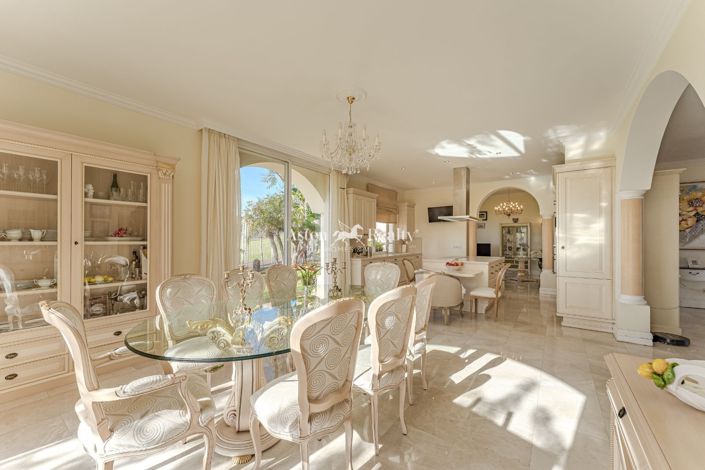 Image No.10-6 Bed Villa for sale