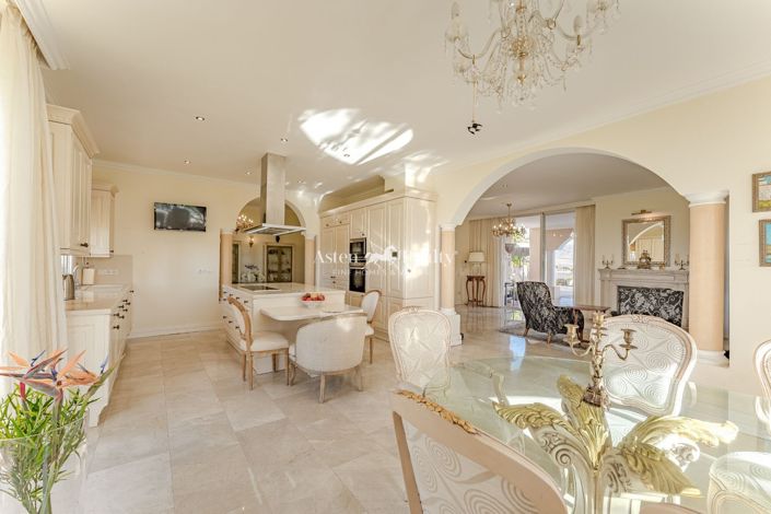 Image No.12-6 Bed Villa for sale