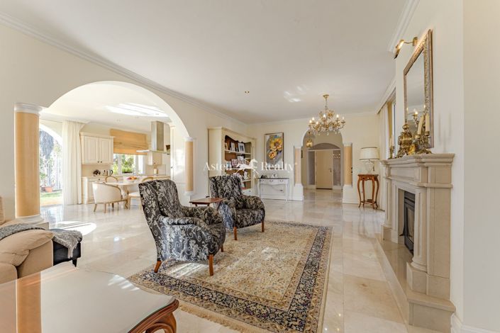 Image No.7-6 Bed Villa for sale