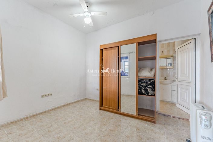 Image No.17-5 Bed House for sale