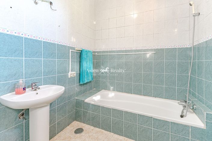 Image No.19-5 Bed House for sale