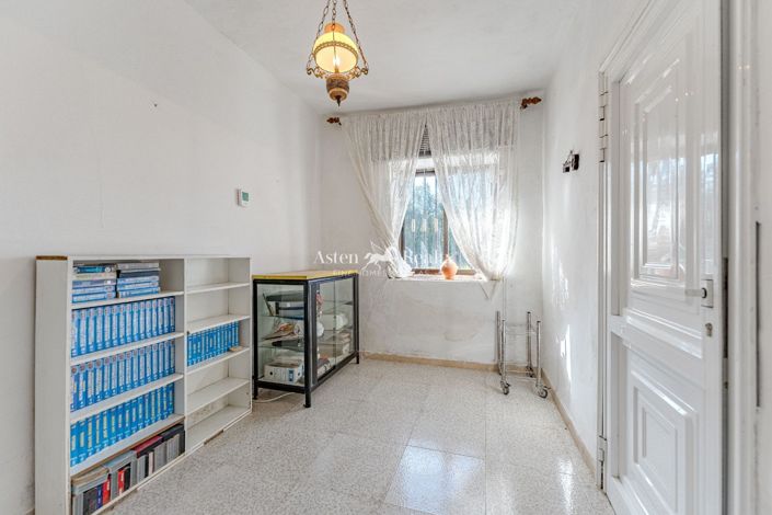 Image No.20-5 Bed House for sale