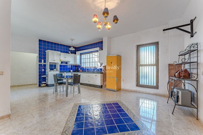 Image No.4-5 Bed House for sale