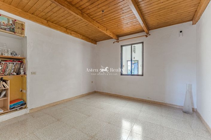 Image No.5-5 Bed House for sale
