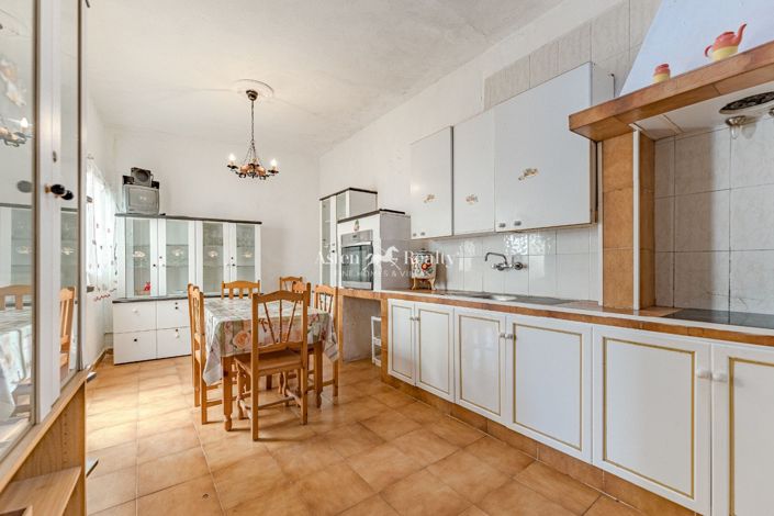 Image No.6-5 Bed House for sale