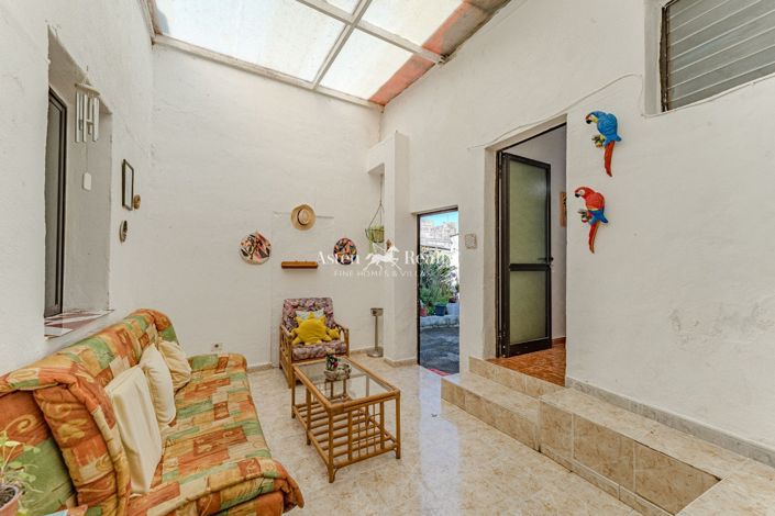 Image No.7-5 Bed House for sale