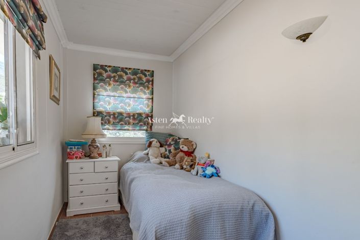 Image No.10-6 Bed House for sale