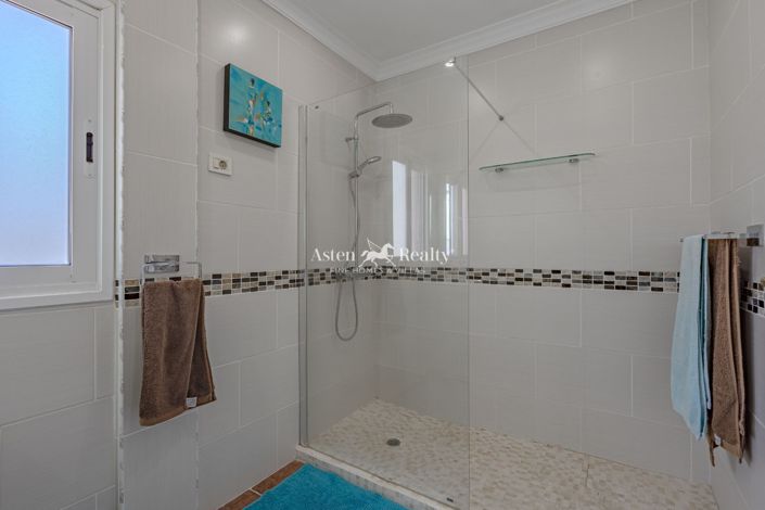 Image No.13-6 Bed House for sale