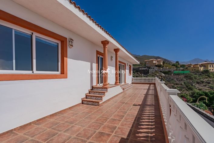 Image No.14-6 Bed House for sale