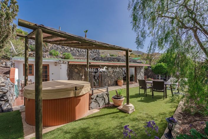 Image No.16-6 Bed House for sale