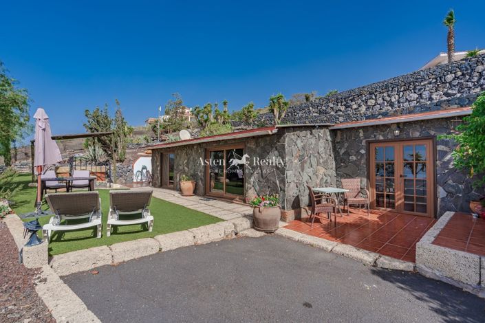 Image No.17-6 Bed House for sale