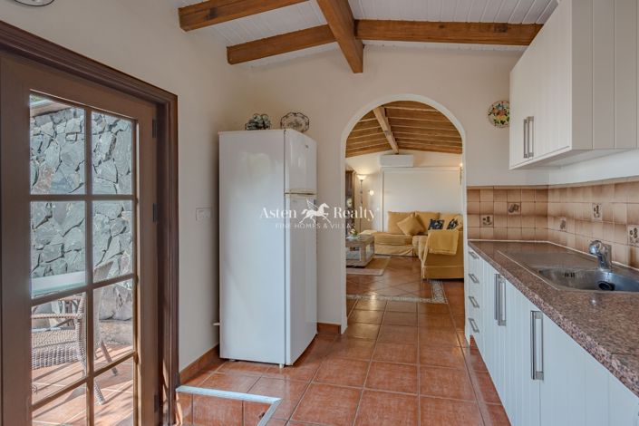 Image No.19-6 Bed House for sale