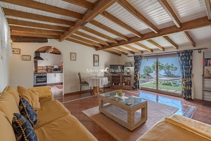 Image No.21-6 Bed House for sale