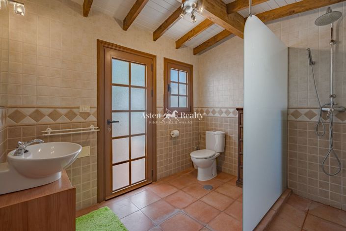 Image No.23-6 Bed House for sale