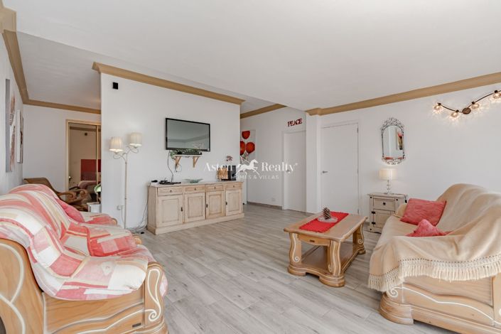 Image No.24-6 Bed House for sale