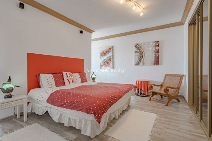 Image No.26-6 Bed House for sale