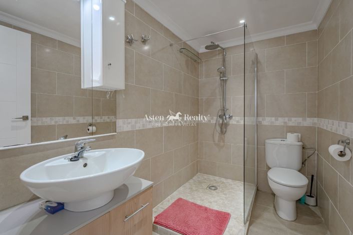 Image No.28-6 Bed House for sale