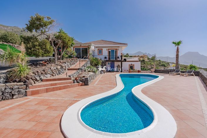 Image No.30-6 Bed House for sale