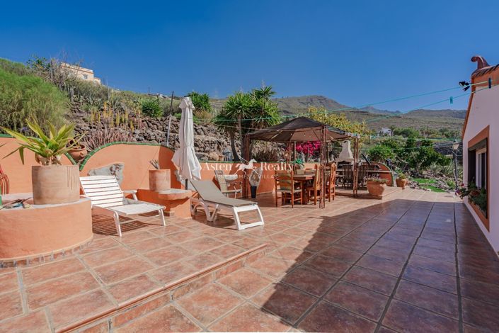 Image No.31-6 Bed House for sale