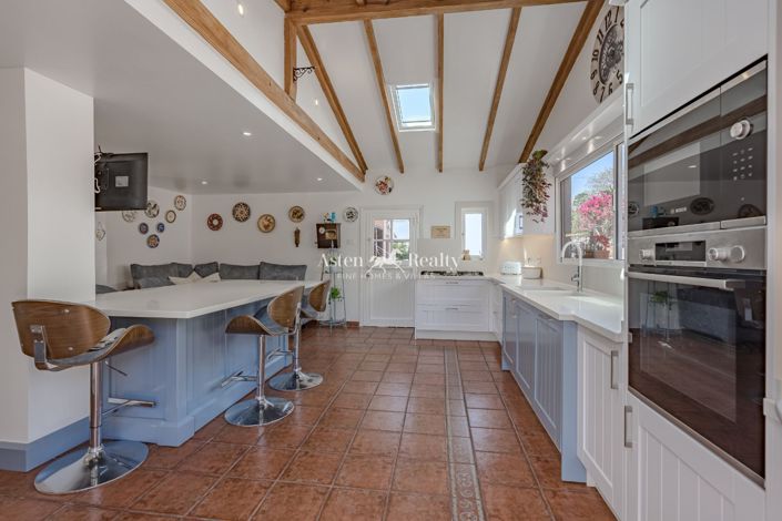 Image No.34-6 Bed House for sale