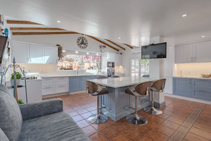 Image No.36-6 Bed House for sale