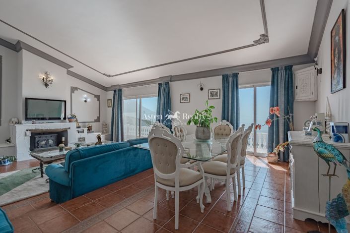 Image No.40-6 Bed House for sale