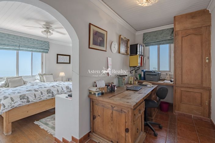 Image No.5-6 Bed House for sale