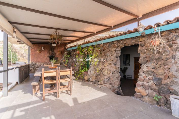 Image No.16-8 Bed Villa for sale