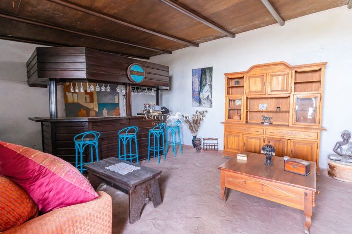 Image No.18-8 Bed Villa for sale