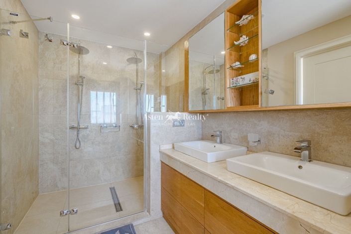 Image No.18-6 Bed Villa for sale