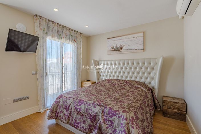 Image No.19-6 Bed Villa for sale