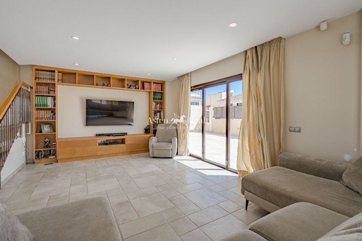 Image No.6-6 Bed Villa for sale