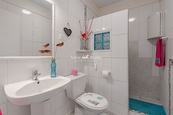 Image No.12-4 Bed House for sale