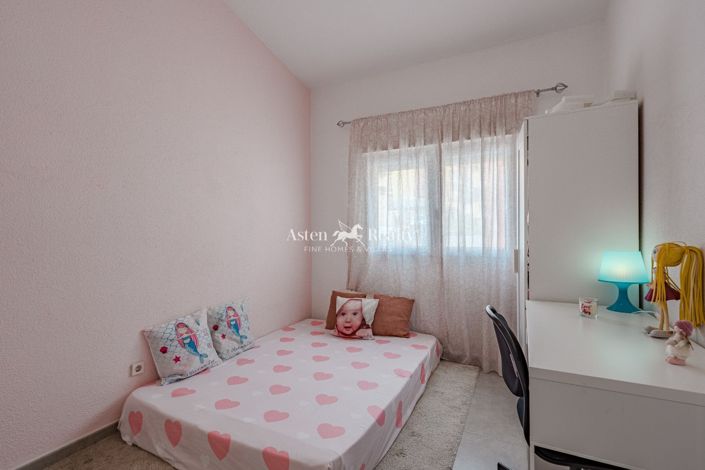 Image No.17-4 Bed House for sale