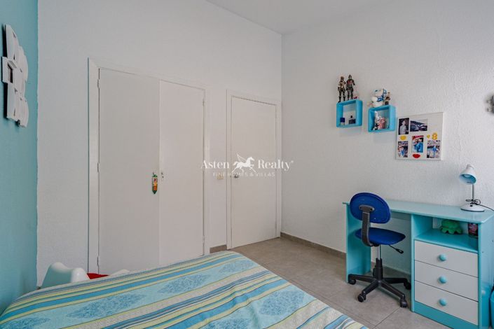 Image No.20-4 Bed House for sale