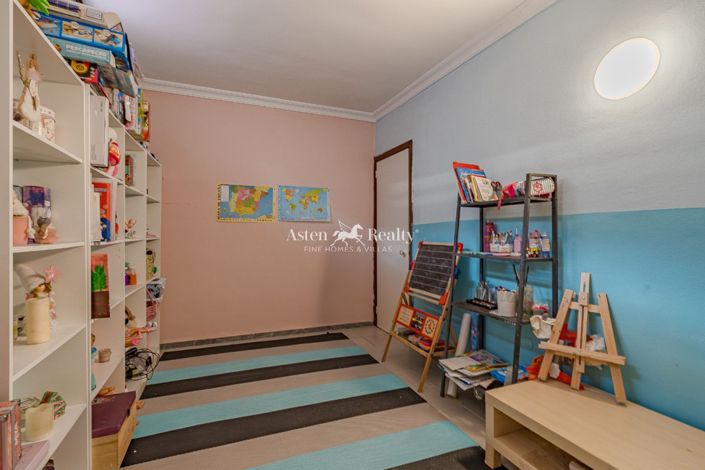 Image No.22-4 Bed House for sale