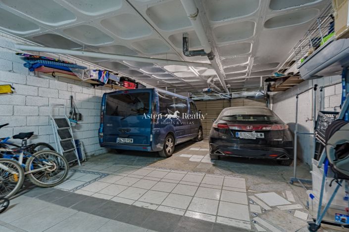 Image No.24-4 Bed House for sale