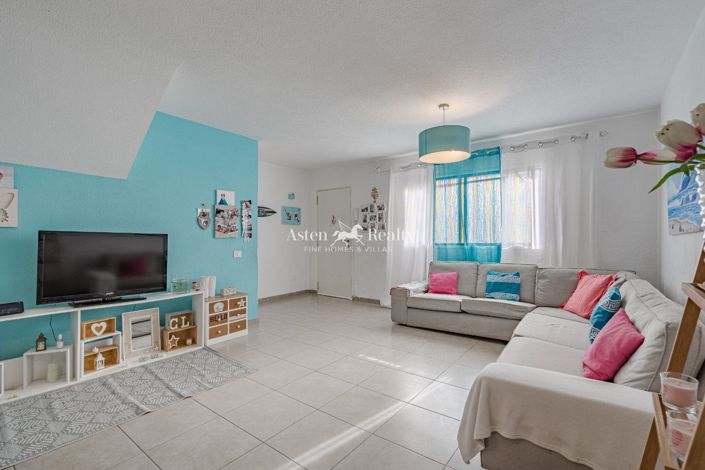 Image No.6-4 Bed House for sale