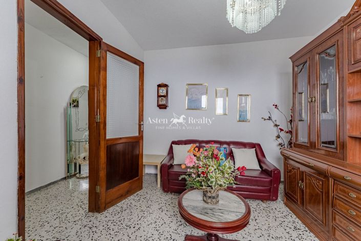 Image No.10-3 Bed House for sale