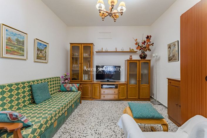 Image No.17-3 Bed House for sale