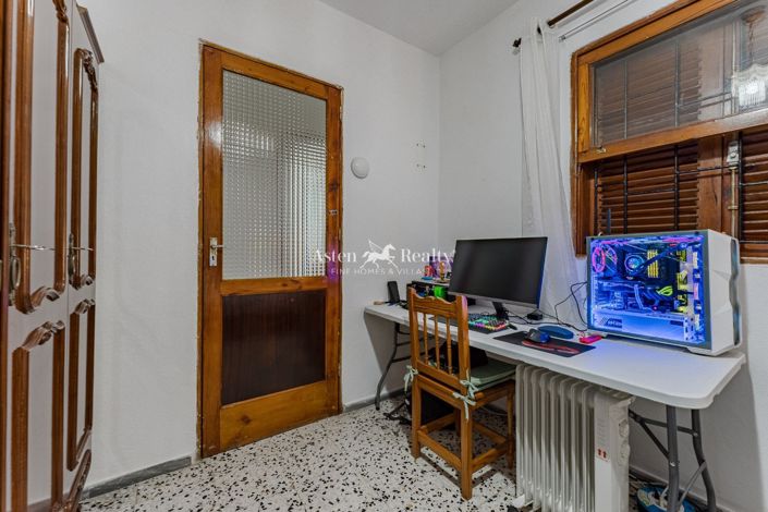 Image No.18-3 Bed House for sale