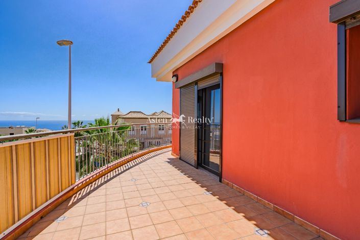 Image No.1-3 Bed House for sale
