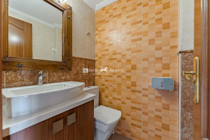 Image No.11-3 Bed House for sale