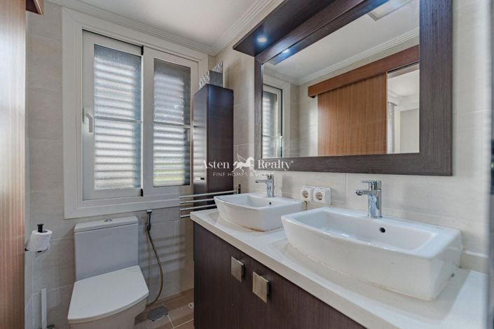 Image No.15-3 Bed House for sale