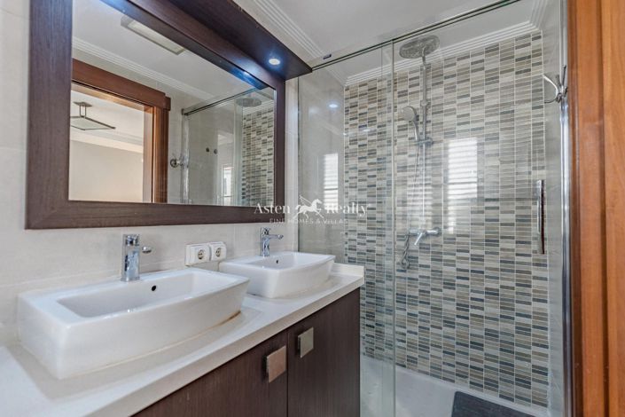 Image No.16-3 Bed House for sale