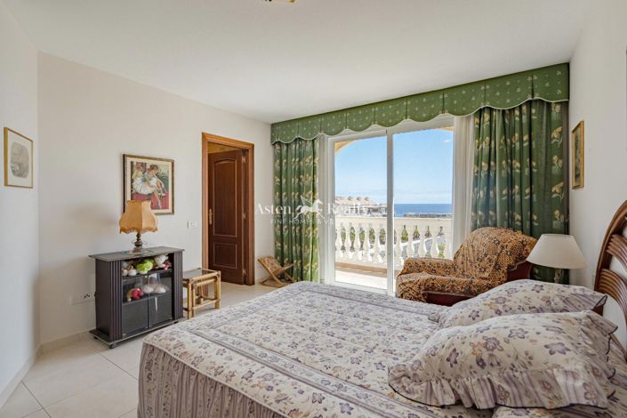 Image No.21-4 Bed Flat for sale