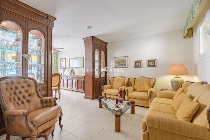 Image No.2-4 Bed Flat for sale